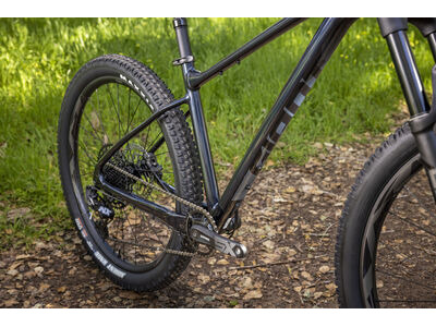 Giant Fathom 1 click to zoom image